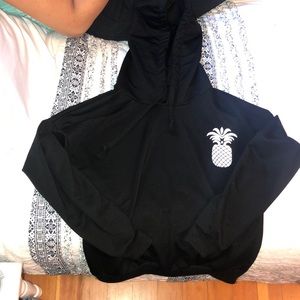 sweatshirt with pineapple